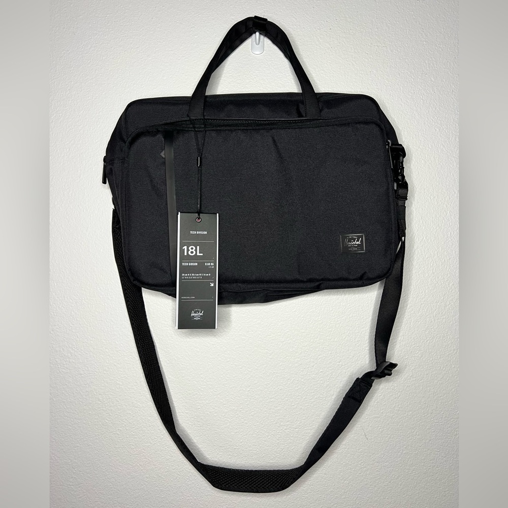 Herschel Supply Co, Tech Gibson.